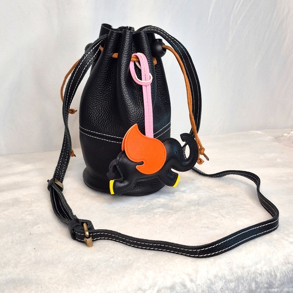 Handbags - Black Leather Drawstring Bucket Bag